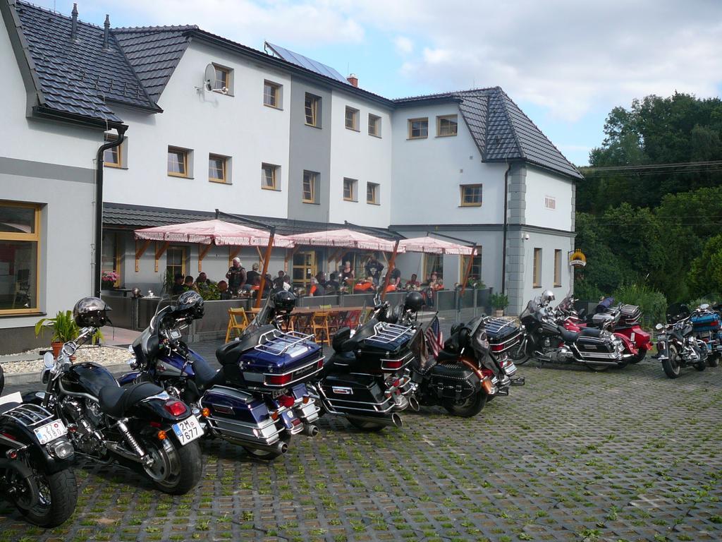 Penzion Pod Hurkou Hradecna Exterior foto